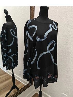 Carole Little Black Tunic with Pale Blue Ribbon Image and Floral Accents Size 12